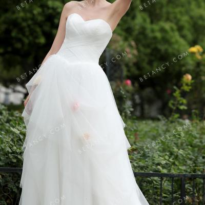 Pleated tulle pricess bridal gown with flowers adorned 1