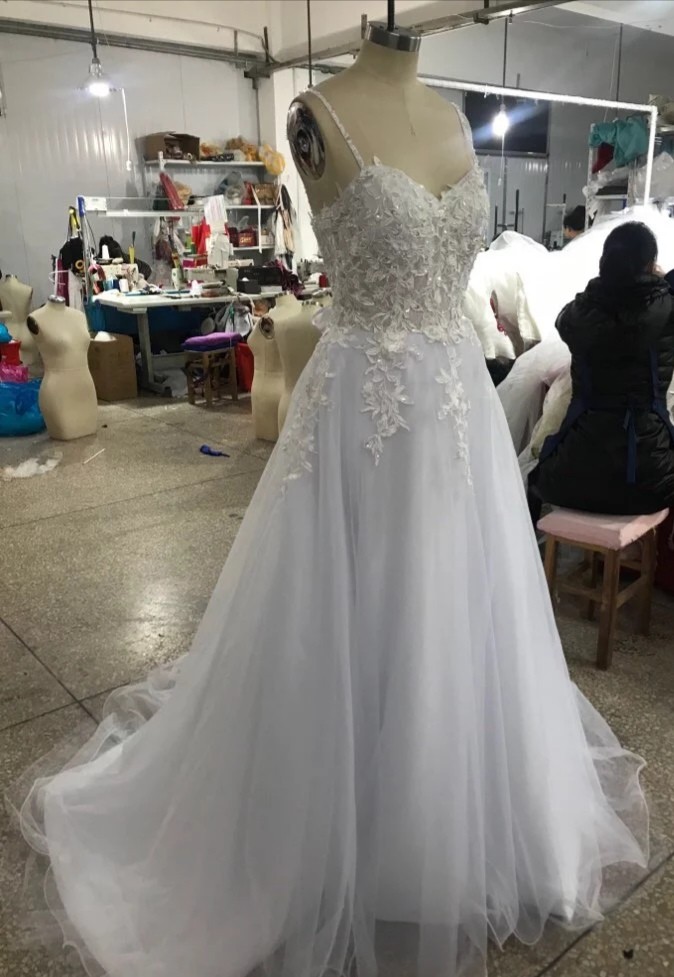 Robe de mariée sur mesure fine bretelle 