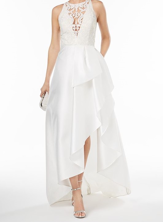 robe de mariée courte devant plus longue à l'arrière