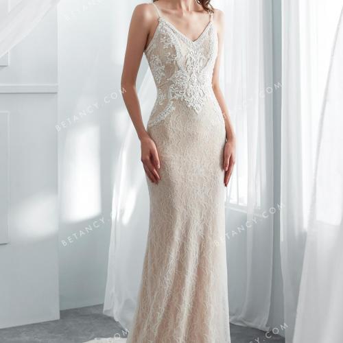 Beautiful geometric lace appliques and trim wedding dress 2