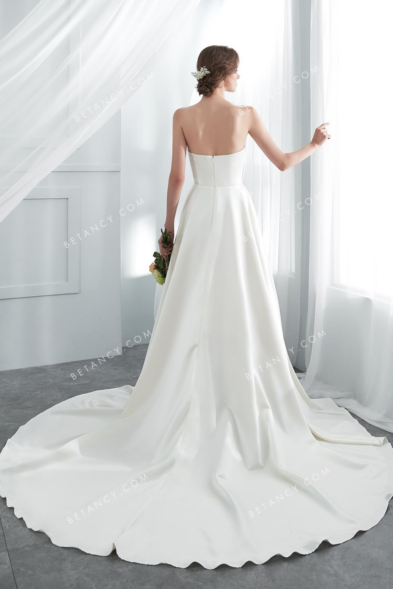 Extravagant chapel train ivory satin long bridal gown 3