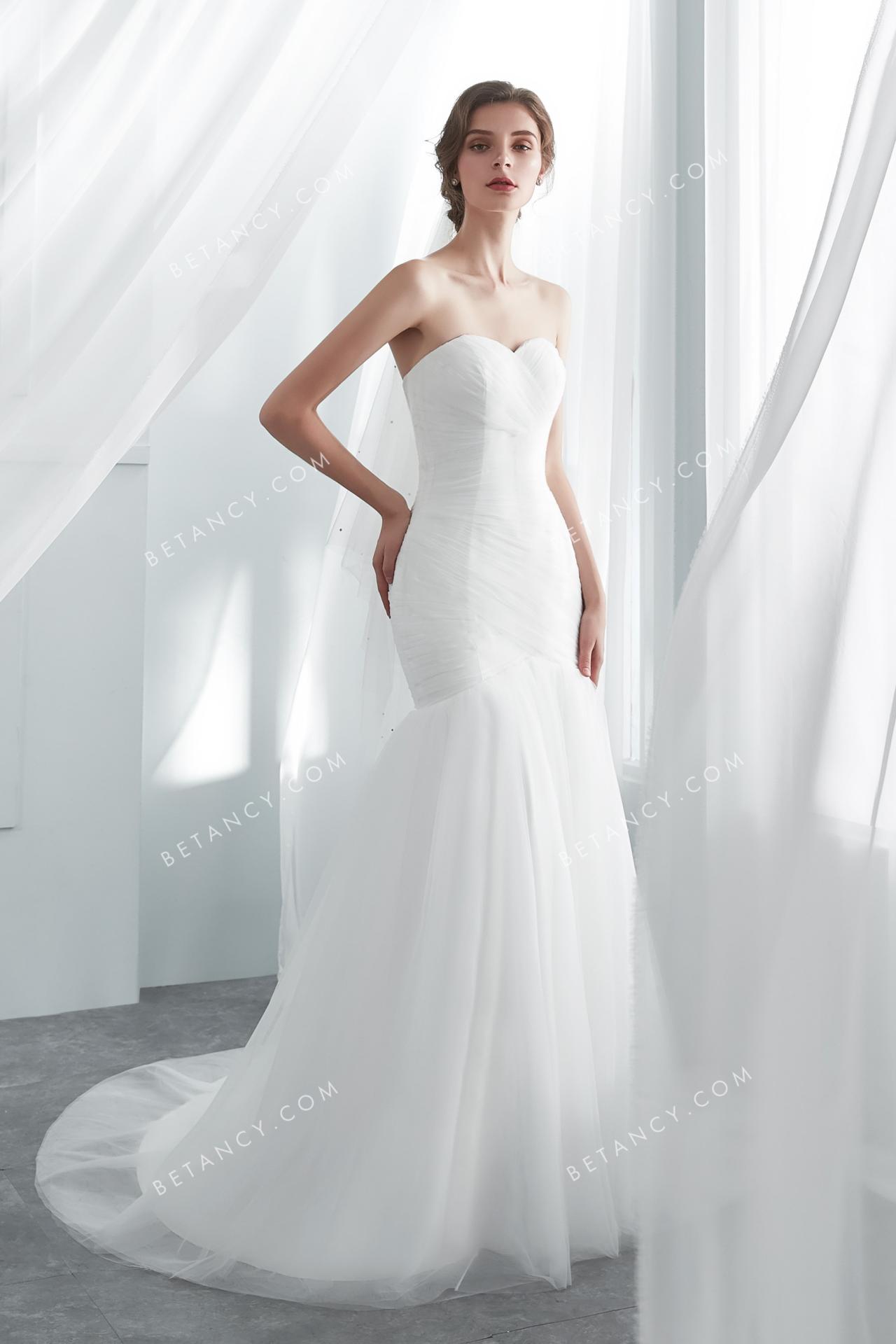 Figure flattering trumpet tulle wholesale bridal dress 1
