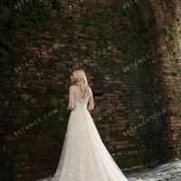 Flower appliques well sewed on the floral lace sophisticated bridal dress 4