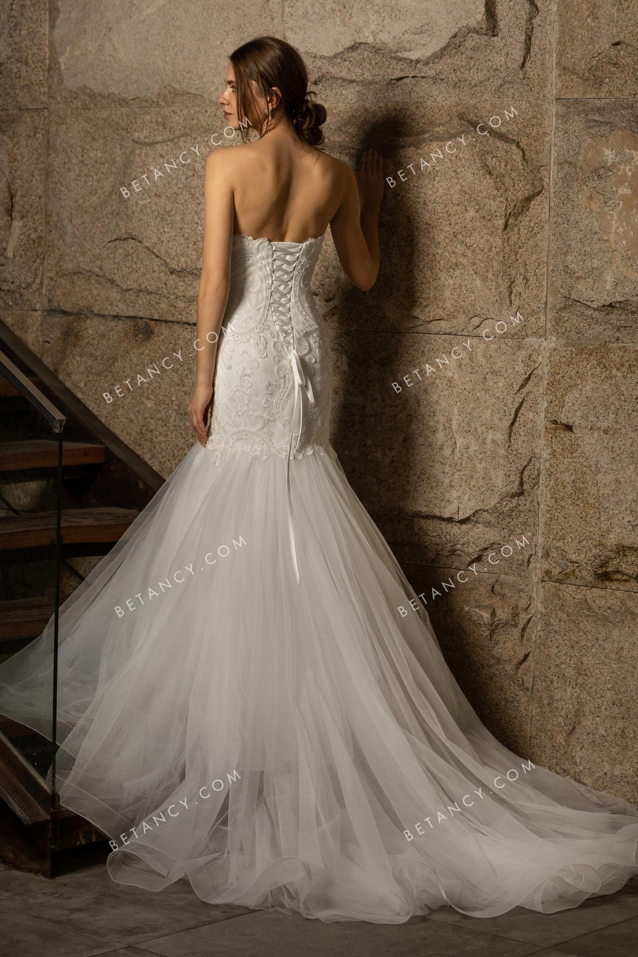 Lace up back modern mermaid wedding gown 3