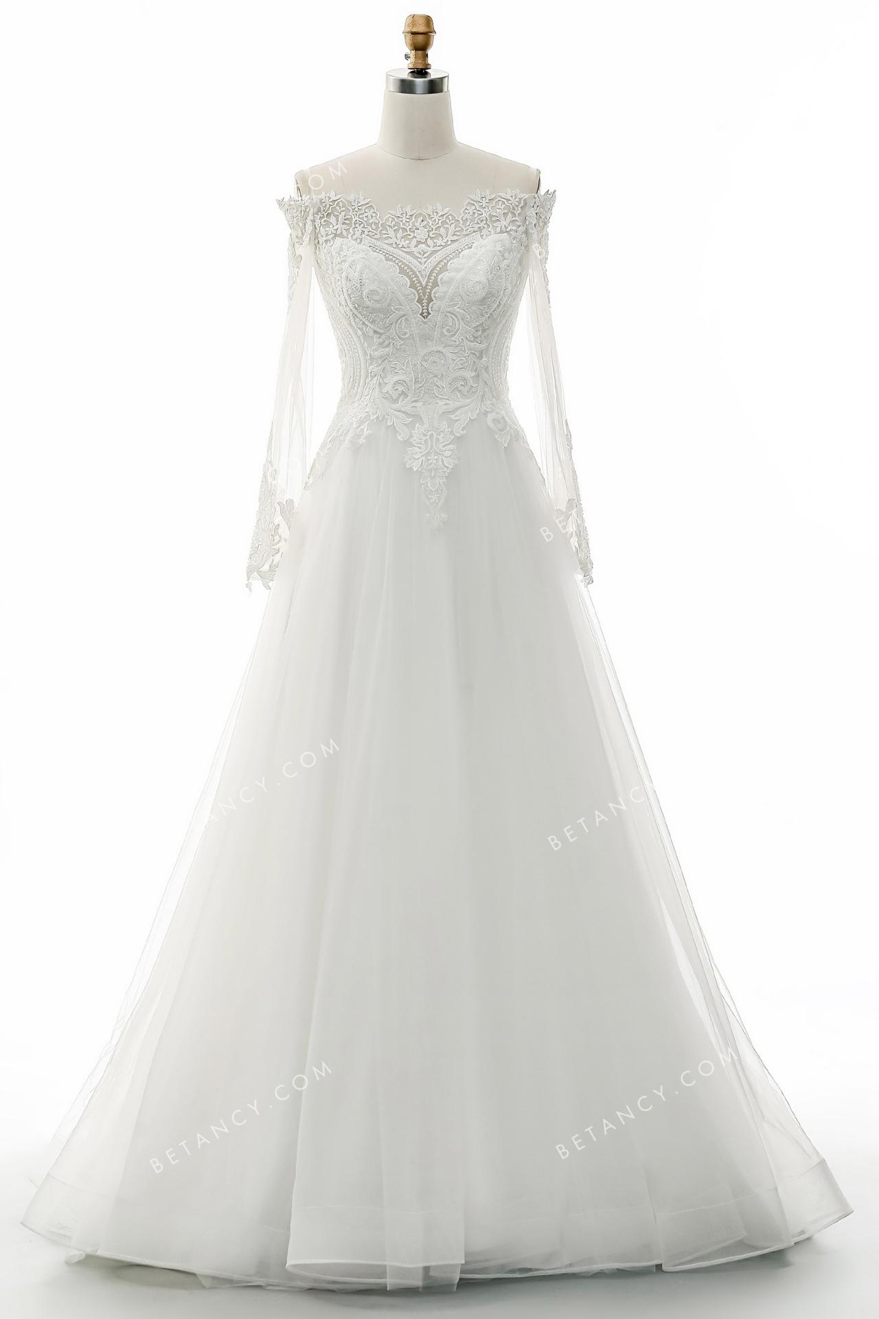 Luxurious geometric beaded ivory lace and soft tulle wedding gown 4