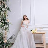 Oyster lace and tulle boho wedding dress 2