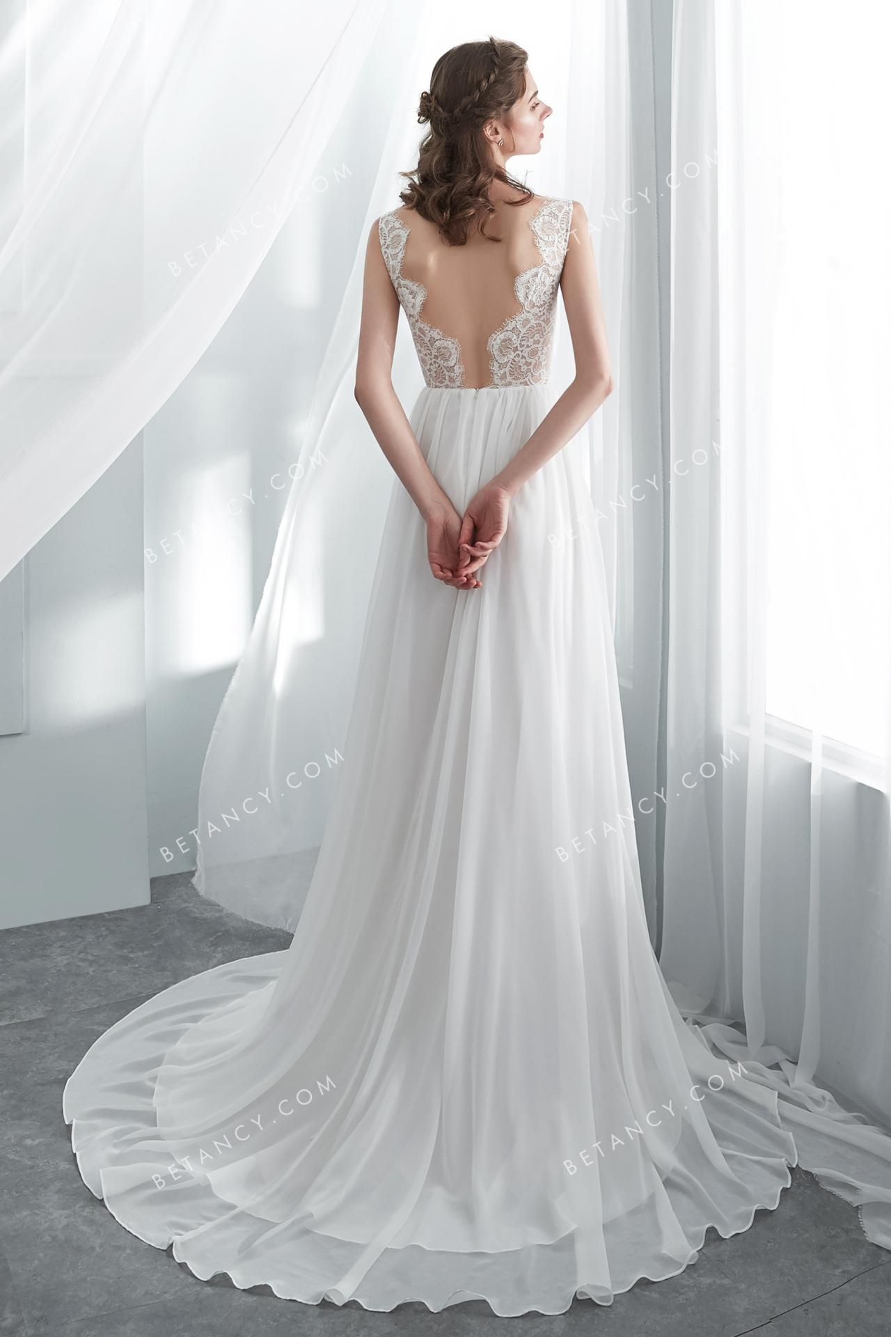 Scalloped low back lace and chiffon wedding dress 4