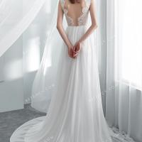 Scalloped low back lace and chiffon wedding dress 4
