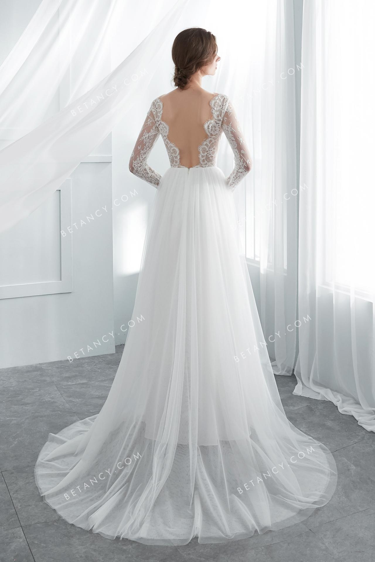 Scalloped low back lace and tulle court train wedding dress 3