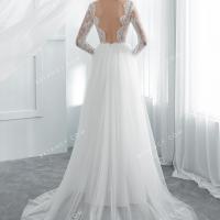 Scalloped low back lace and tulle court train wedding dress 3