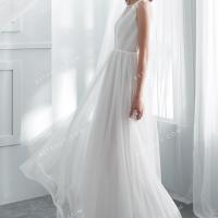 Simple and alluring soft tulle wedding dress 2