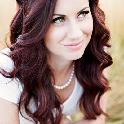 Simple long curly wedding hairstyle 1