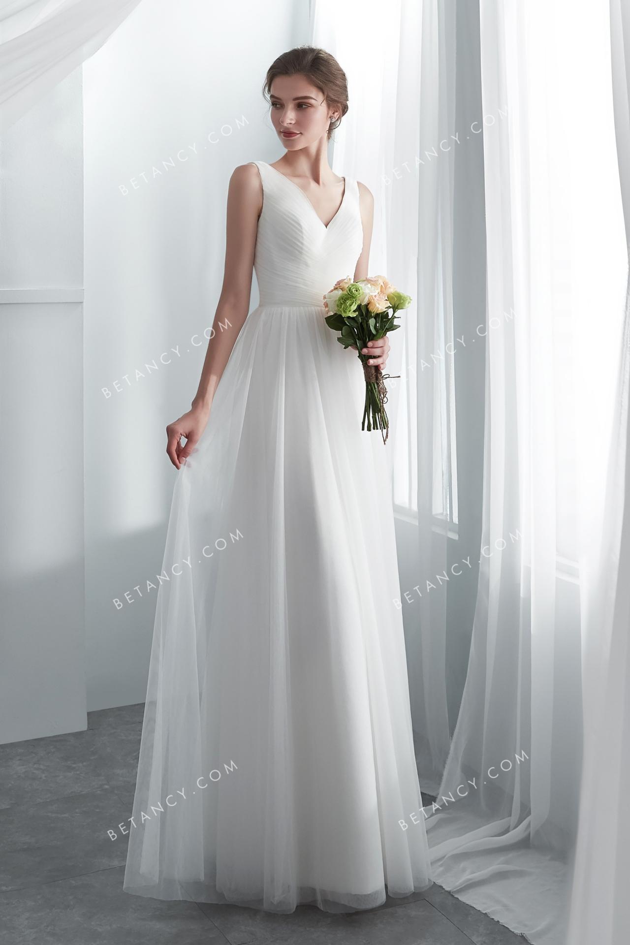 Simple sleeveless a line long soft ivory tulle wedding dress 2