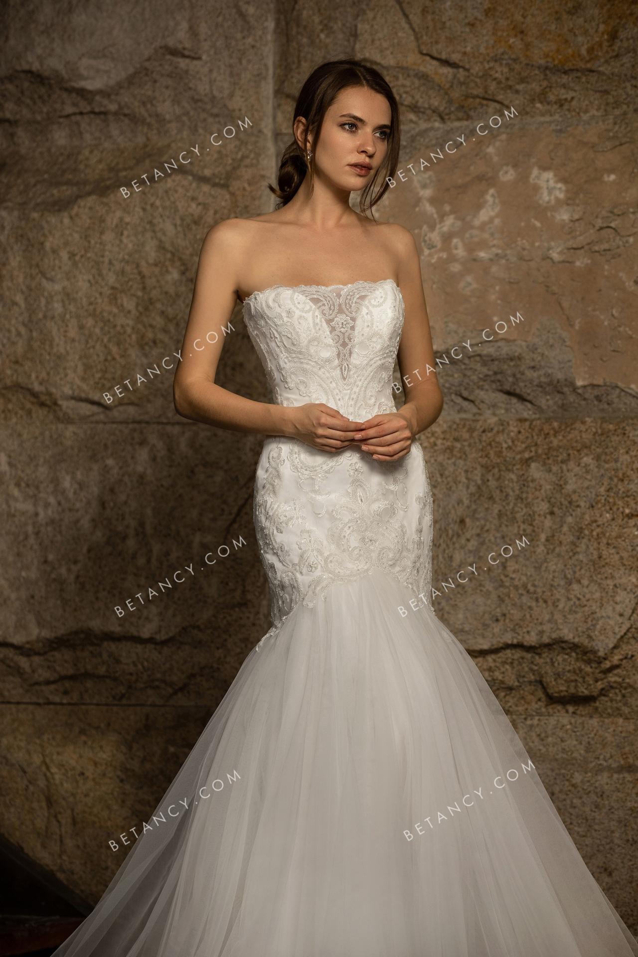 Strapless straight across neck wedding gown 2