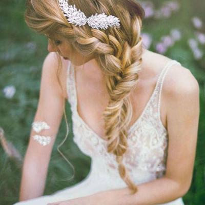 Tresse avec accessoire pour le jour du mariage 1