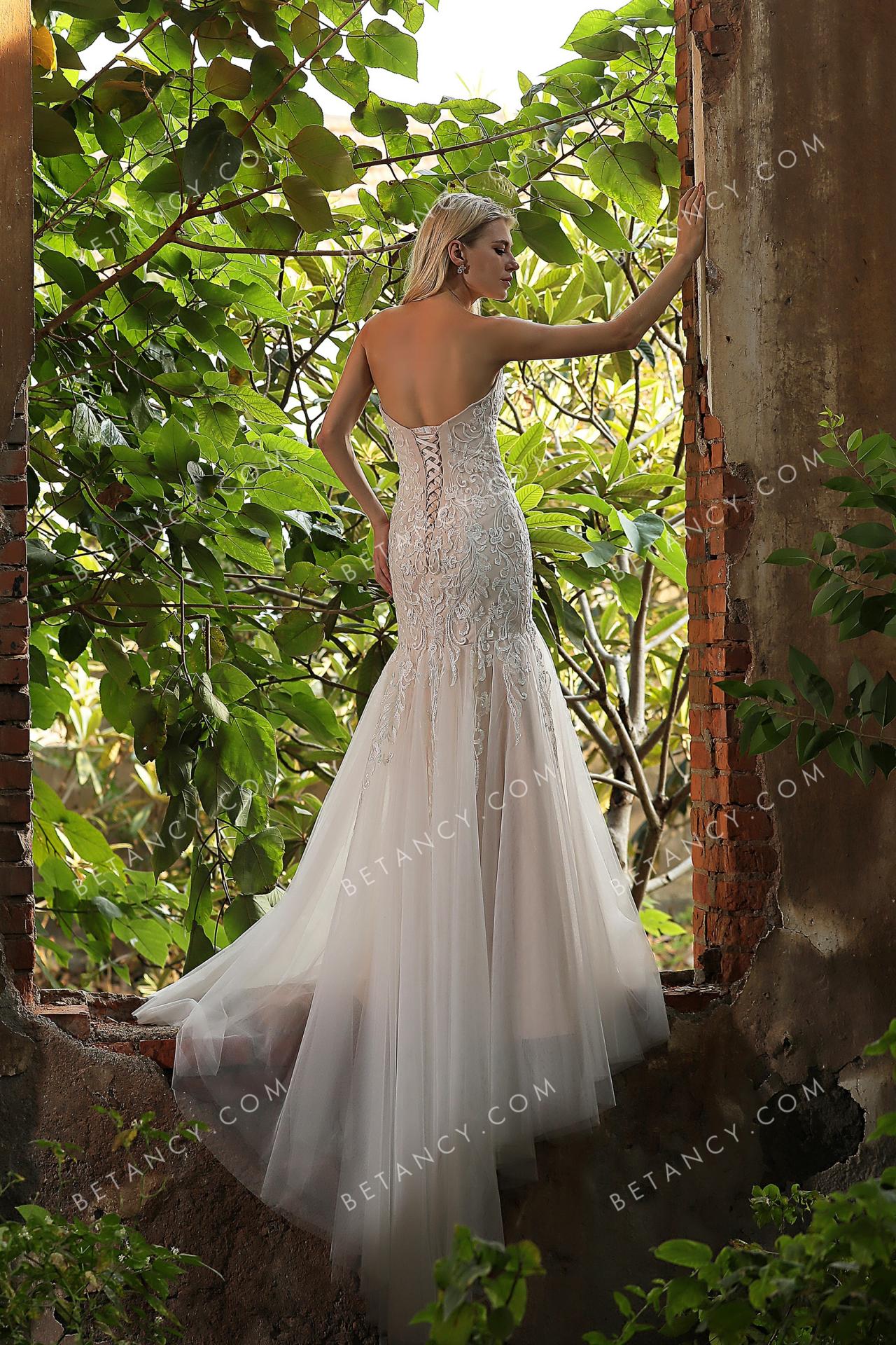 Wholesale pearl pink designer wedding dress features beautiful vine pattern lace 6