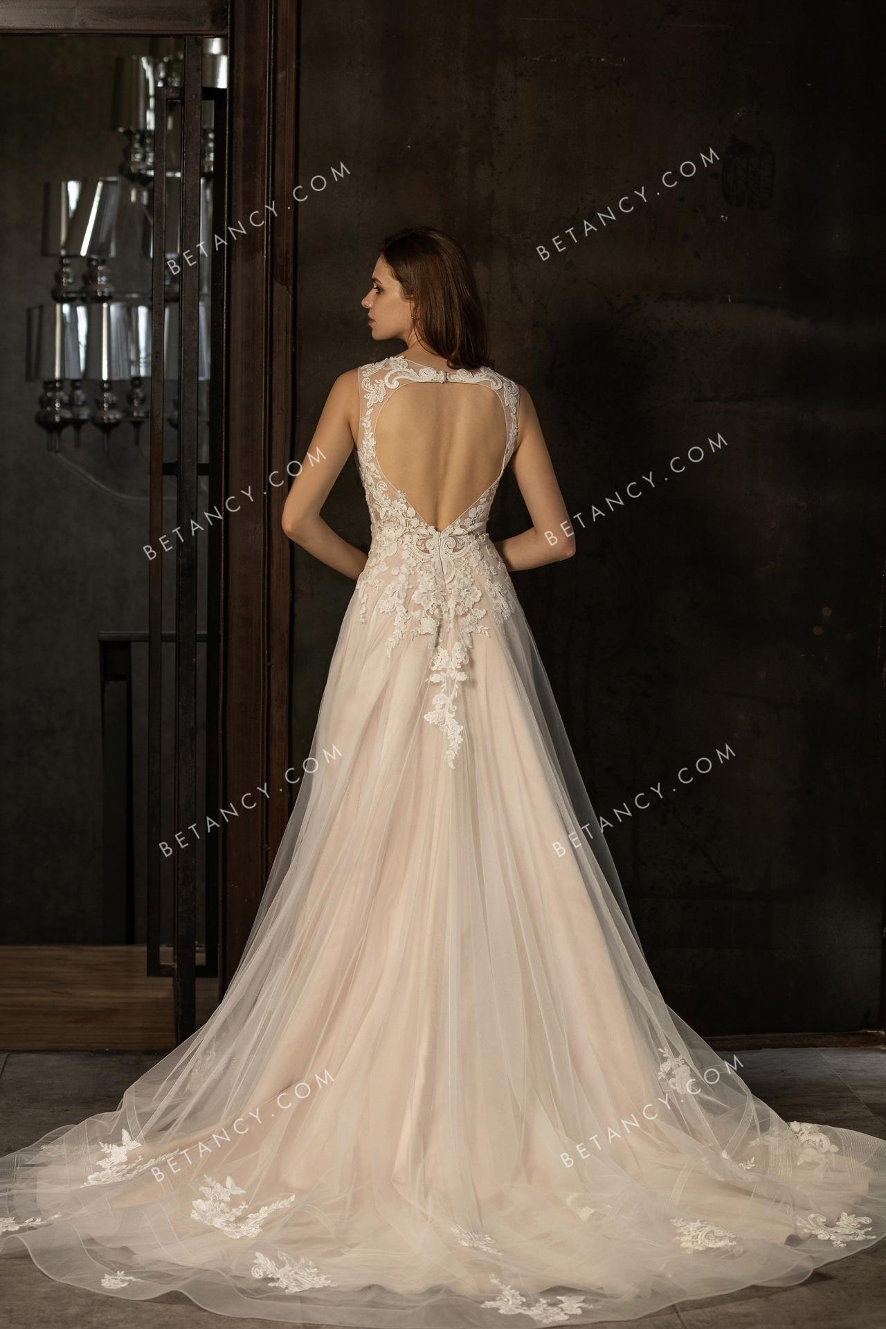 Wholesale pink nude wedding dress with heart shaped open back 3